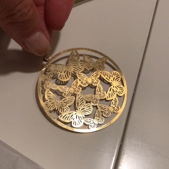 Set of golden butterfly necklace and earrings - Picture 6 of 7